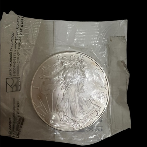 2005 American Silver Eagle 1 Troy oz. .999 Fine Silver Dollar Coin Uncirculated - Picture 9 of 12